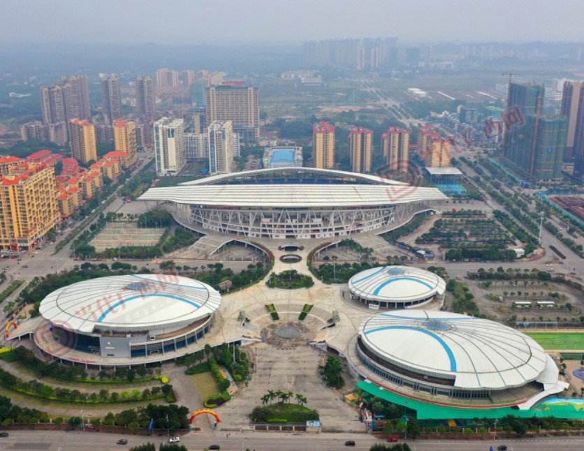 國萬智慧體育館管理系統(tǒng)是一款專業(yè)的體育館營運(yùn)綜合管理系統(tǒng)，集前臺售票收費(fèi)管理、場地管理、收費(fèi)標(biāo)準(zhǔn)、手機(jī)預(yù)訂、會員管理、文化體育培訓(xùn)功能、在線銷售場館演唱會門票功能、檢票功能、在線支付通道管理、陪練管理、一卡通消費(fèi)功能、超市商品銷售系統(tǒng)、倉庫管理、統(tǒng)計報表等。